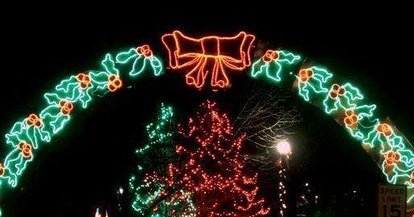 Image for Neon Santa & Downtown Holiday Lighting Celebration - Visit Chillicothe: Festival of Lights 1 e1753449696651