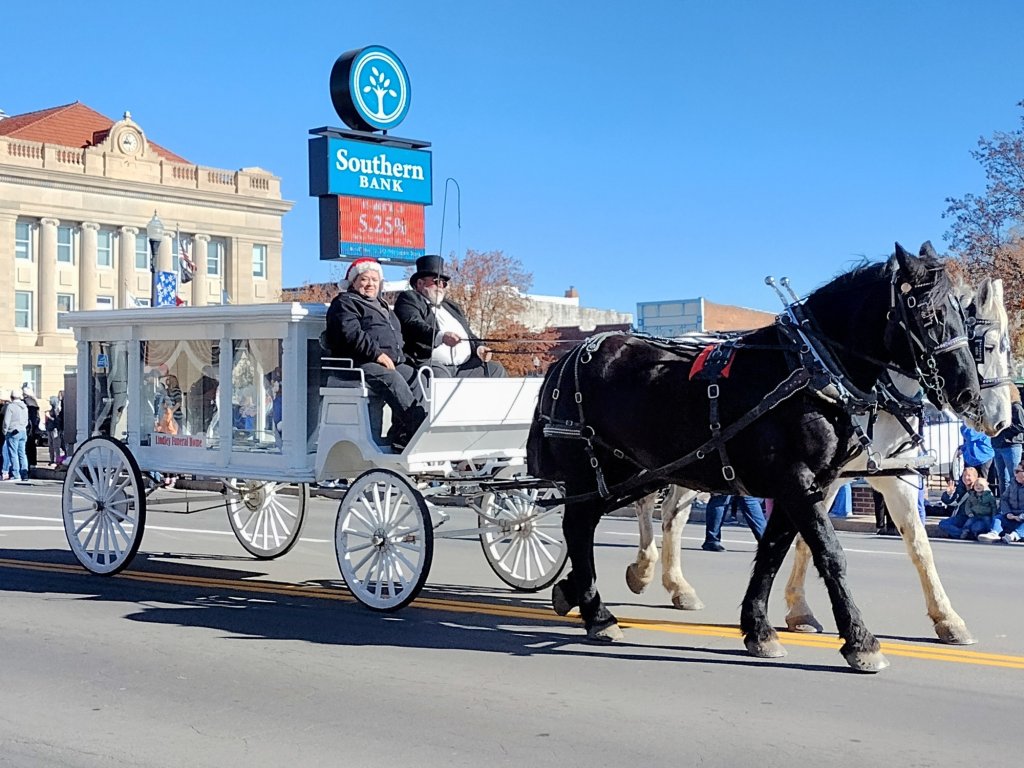 Image for Holiday Parade (1) - Visit Chillicothe